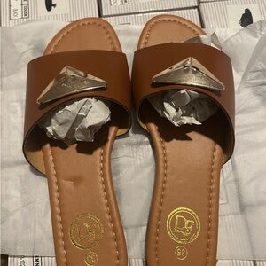 Women’s Tan Slide Sandals with Gold Geometric Accent
